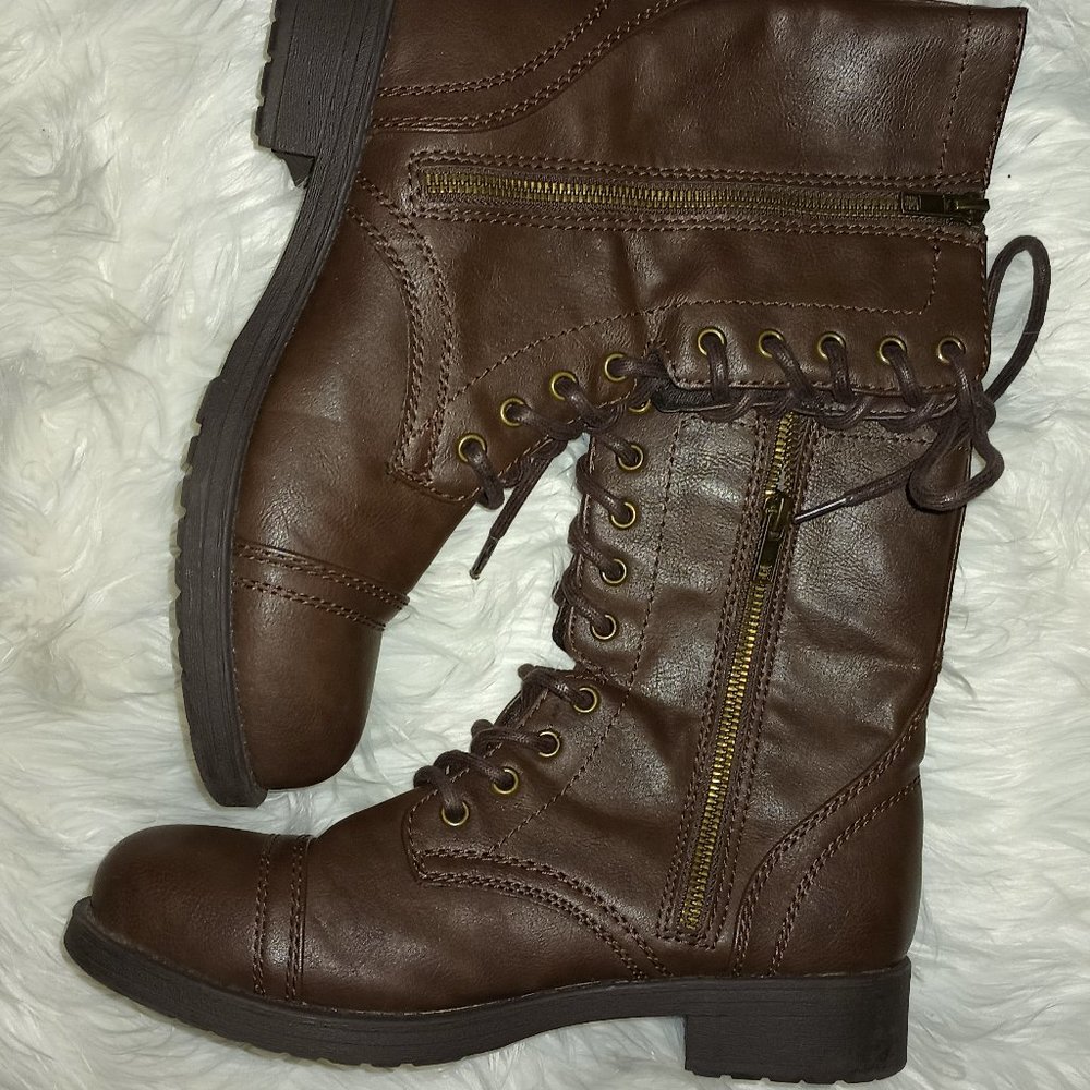 BareTraps Women's Amysue Combat Bootie